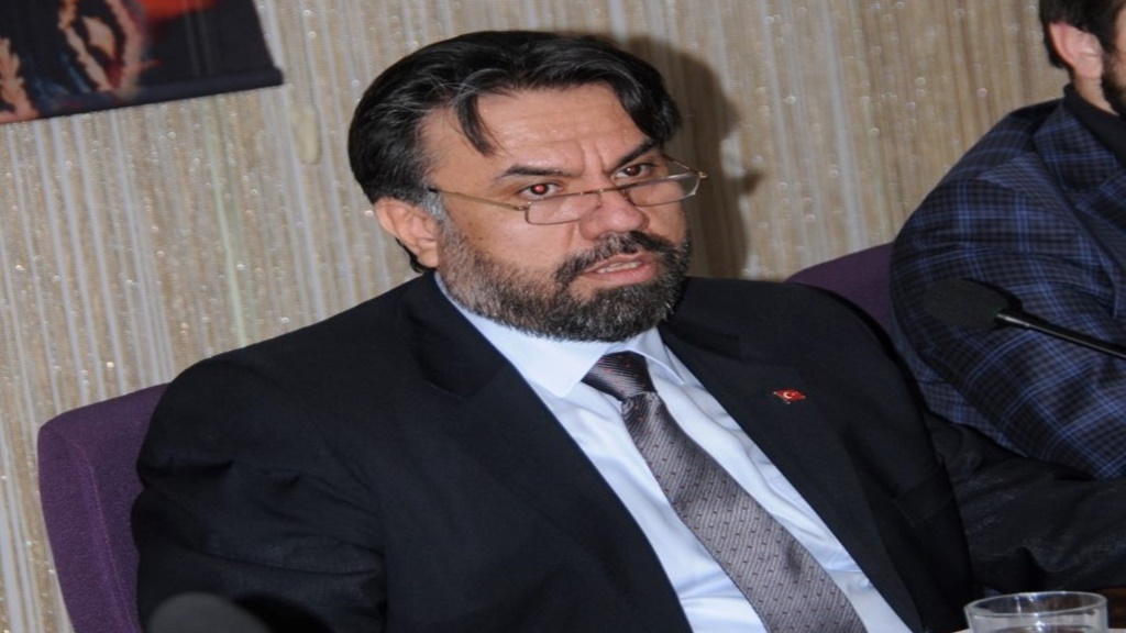 Camide gösterilen yere oturduk