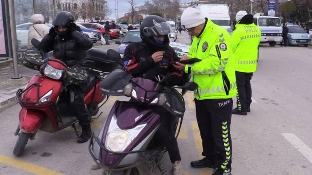Bir ayda bin 133 motosiklet denetlendi