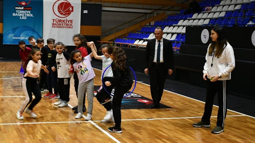 Eğitimler hız kesmiyor