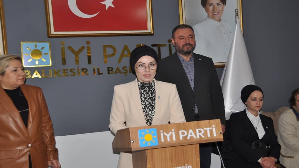 Ayman, aday adaylığını açıkladı