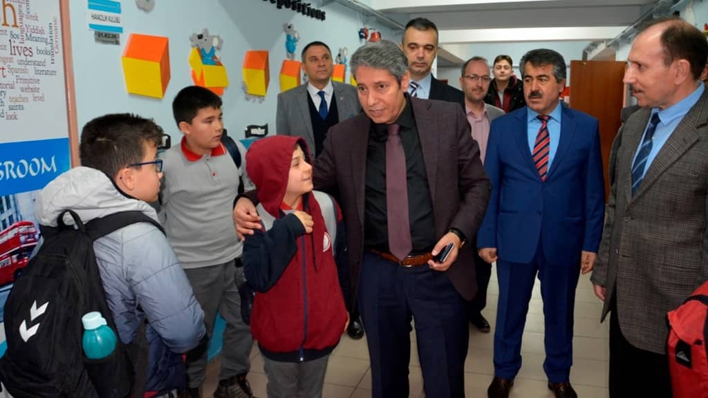 Kepsut ve Dursunbey’de çalışmaları inceledi