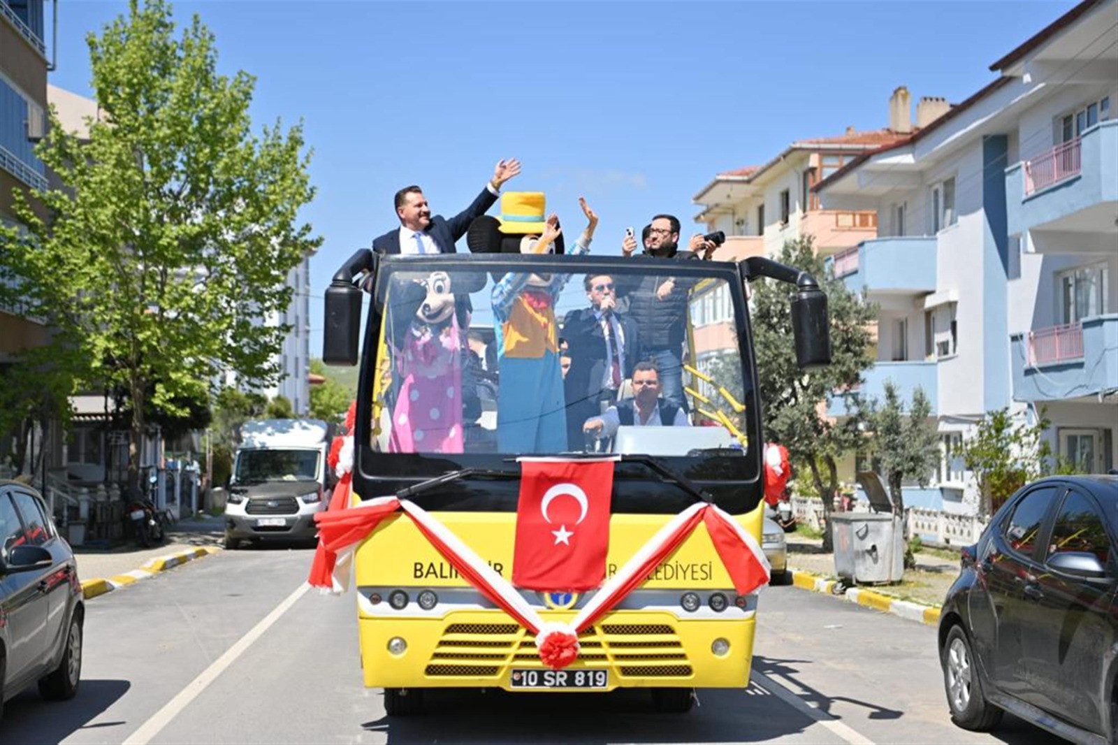 Yücel Yılmaz, çocukların bayramını kutladı