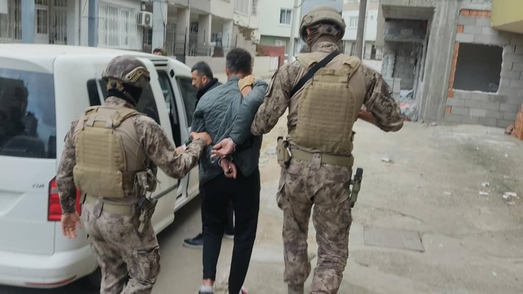 77 adrese şafak vakti kökünü kurutma operasyonu