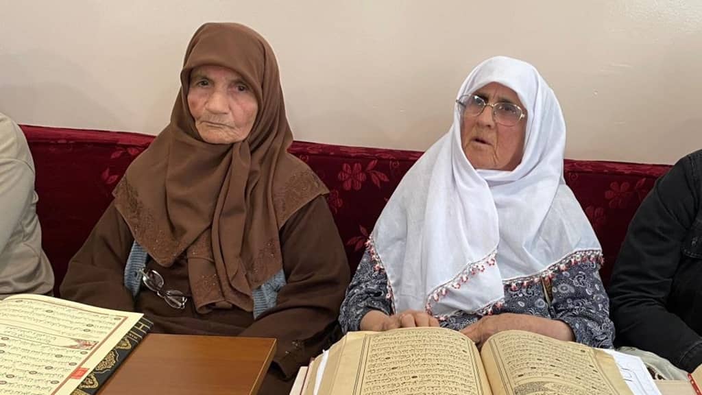 85 yaşında Kur'an-ı Kerim öğrendiler