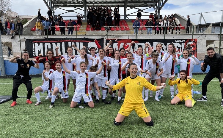 ESKİŞEHİRSPOR, KADINLAR LİGİ'NDE TUTULAMIYOR