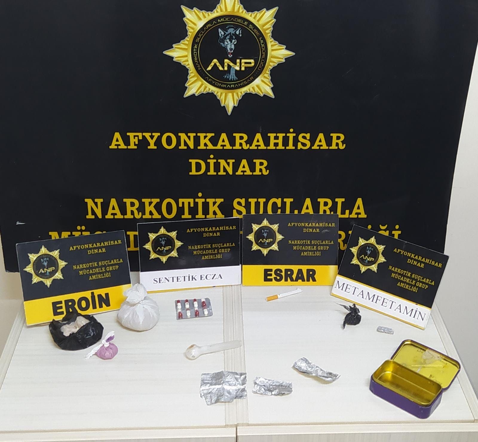 DURDURULAN OTOMOBİL ZEHİR DEPOSU ÇIKTI