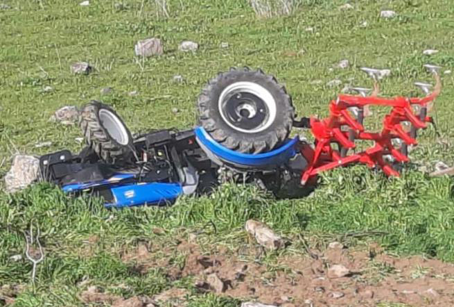 Traktör şarampole devrildi, sürücü hayatını kaybetti