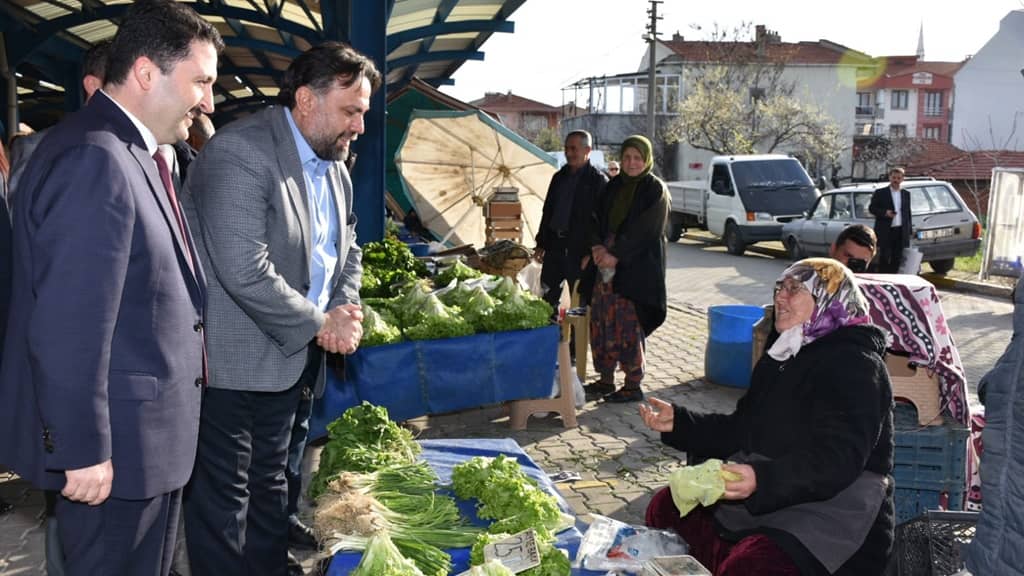 Ak Parti Altıeylül’de sıkmadık el bırakmadı