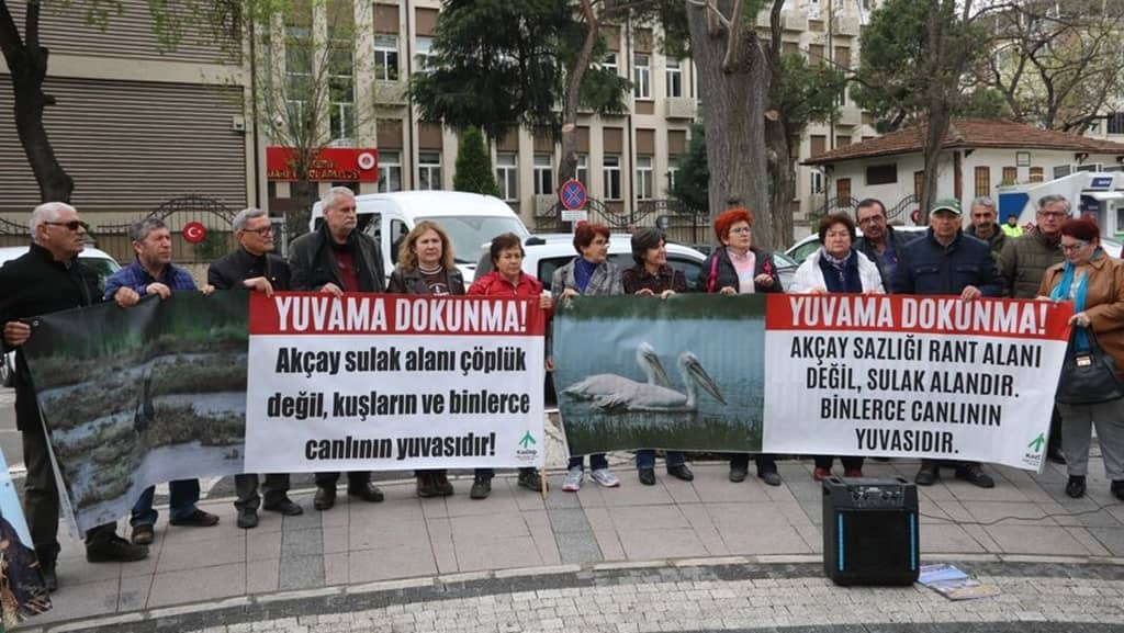 “Akçay sazlığı ve sulak alanı rant alanı değil”