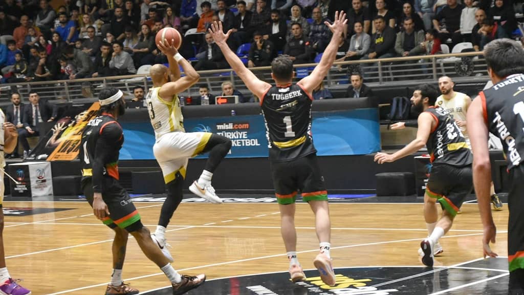 Balıkesir Büyükşehir Belediyespor, Depomaxx Haremspor’u 76-68 yendi