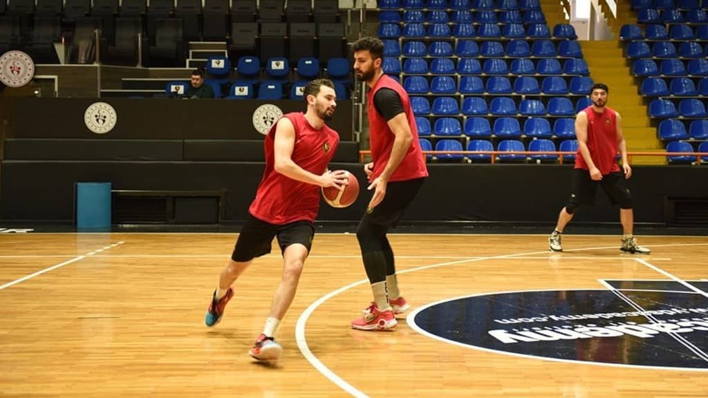 Balıkesir Büyükşehir Belediyespor Mersin’de