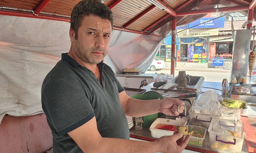Bu da oldu Müşteriler için hazırlanan Adana kebapları çaldılar