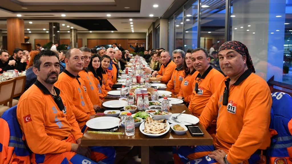 Deprem bölgesinde görev yapan personele teşekkür iftarı