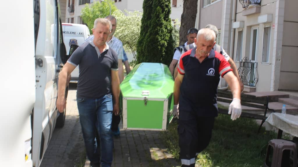 Eşini boğarak öldüren sanığa 18 yıl hapis