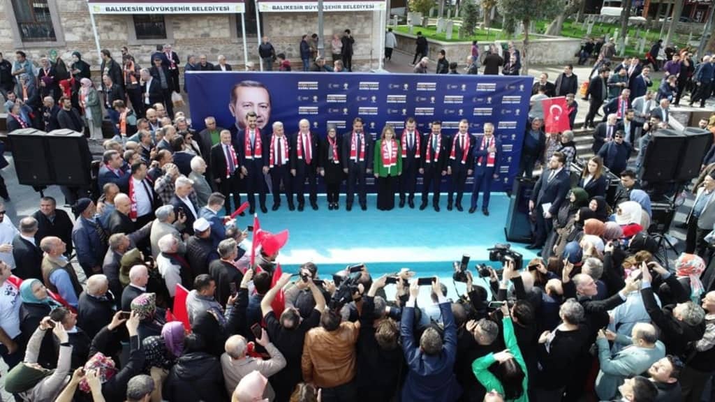 Haktan, hakikatten yana olan Cumhurbaşkanımızla yol yürüyecek