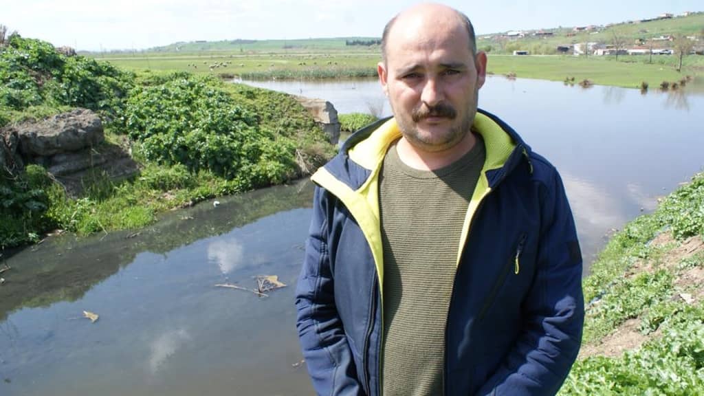 Her yıl arazilerini su basıyor