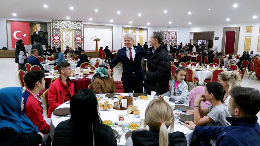 İftar sofrasında buluştular