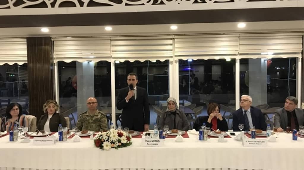 Kaymakam Memiş, depremzedelerle birlikte