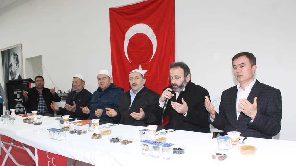 MHP ve Ülkü Ocaklarından Manyas'ta toplu iftar