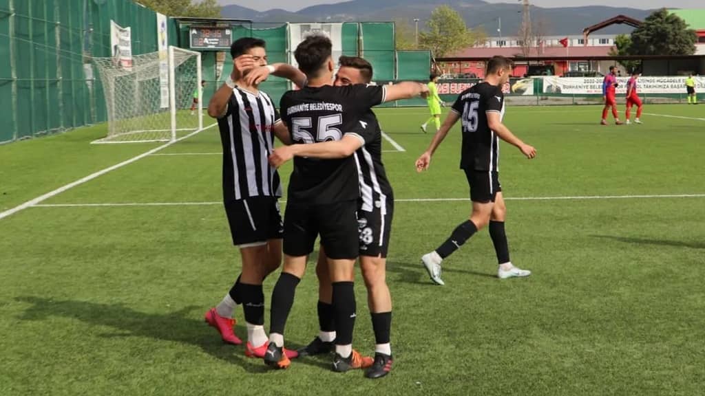 Son çalımı Burhaniye Belediyespor attı