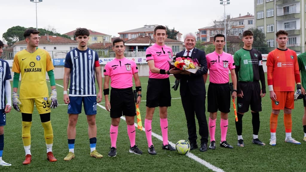 Susurluk Belediye Başkanı Güney’den çiçekli kutlama