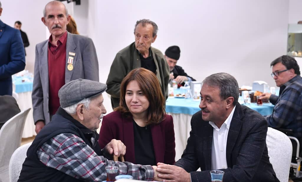 Vali Şıldak, bu kuz huzurevi sakinleri ile orucunu açtı