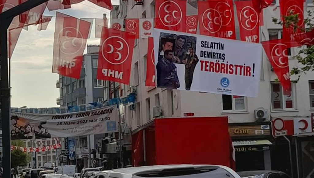 Ülkü Ocakları’ndan ‘Terörist’ pankartı