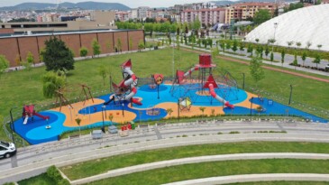 Büyükşehir, Avlu’daki çocuk oyun parkını yeniledi