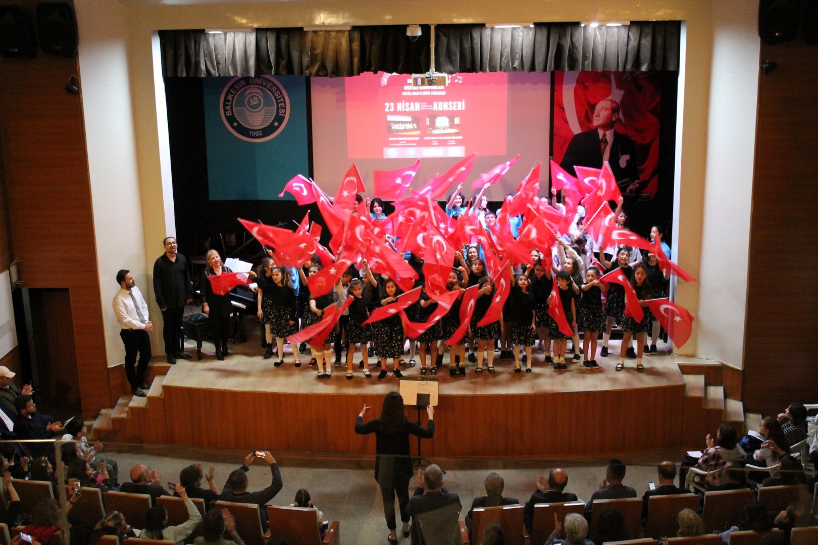 ‘Tek Yürekte İki Koro’