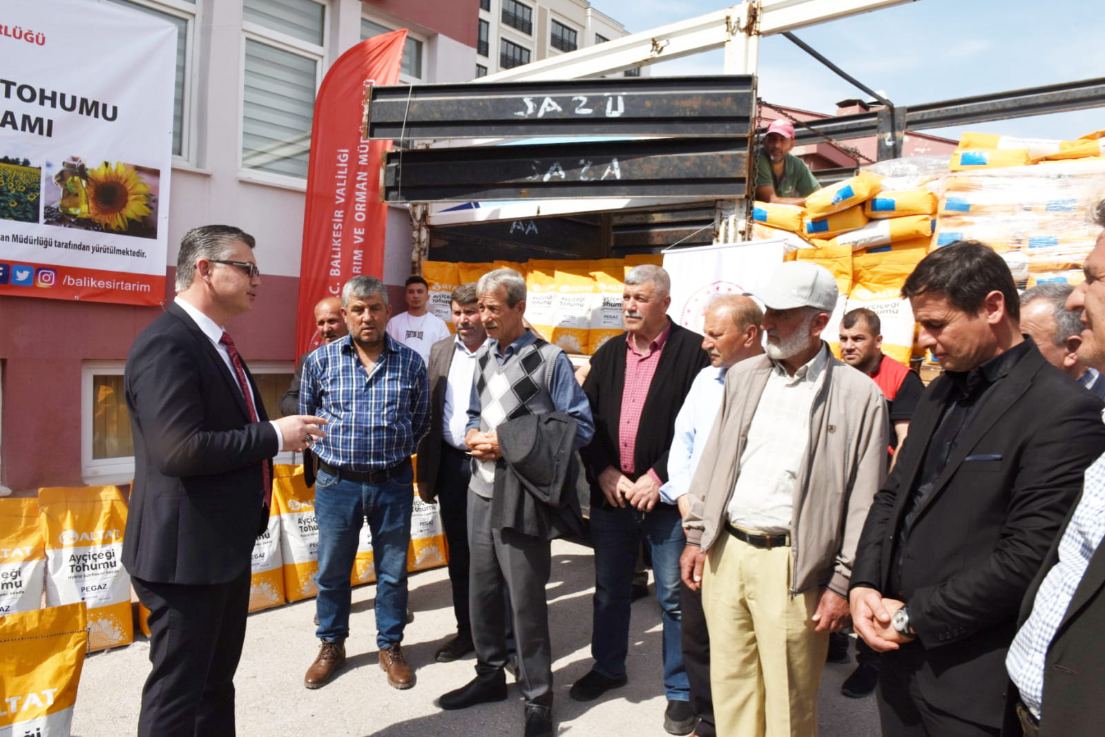 Çiftçilere ayçiçeği tohumu