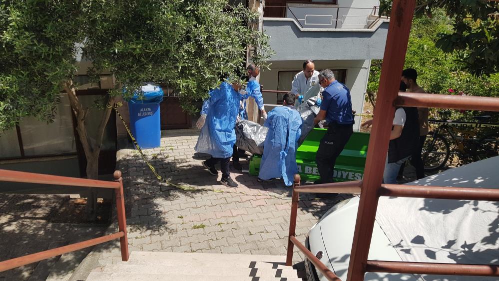 Kan donduran olay! Cesedi elbise dolabından çıktı