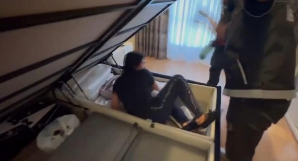 Uyuşturucu baronu bazanın içinden çıktı