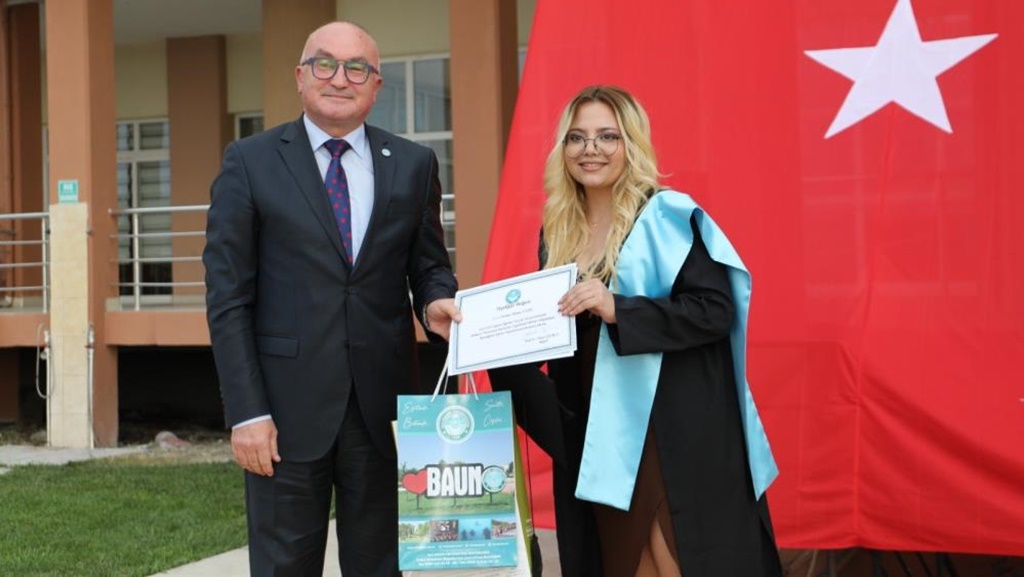 Balıkesir Üniversitesi yılın ilk mezunlarını verdi