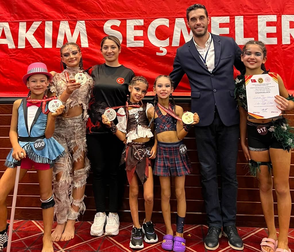 Balıkesir'i 33 cimnastikçi temsil etti