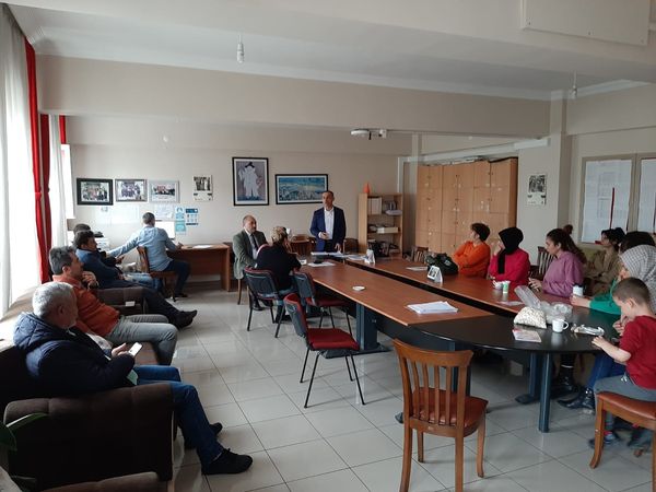 Eğitim-Sen yöneticileri okul gezilerini sürdürüyor