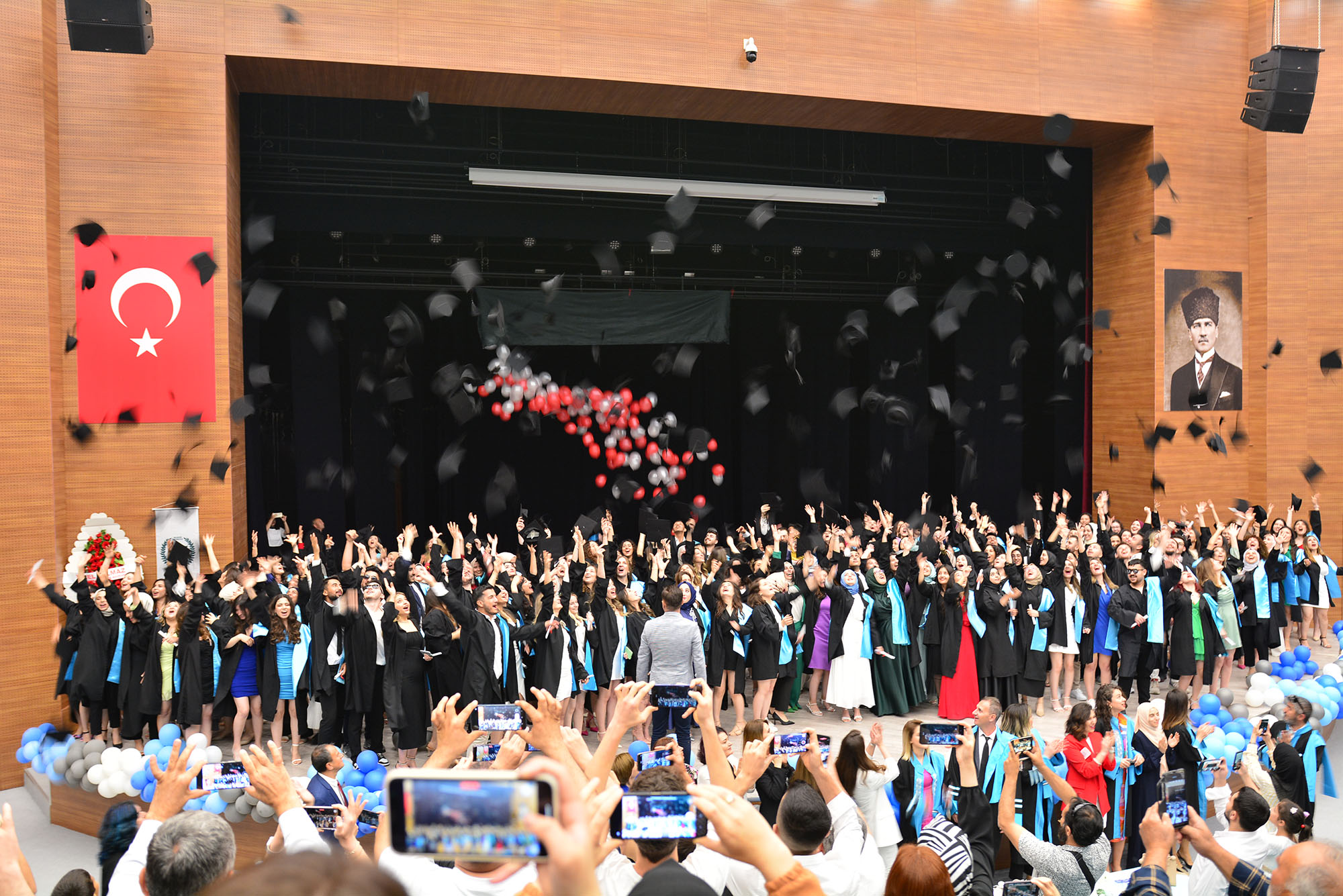 BAÜN Sağlık Bilimleri Fakültesinde Mezuniyet Coşkusu