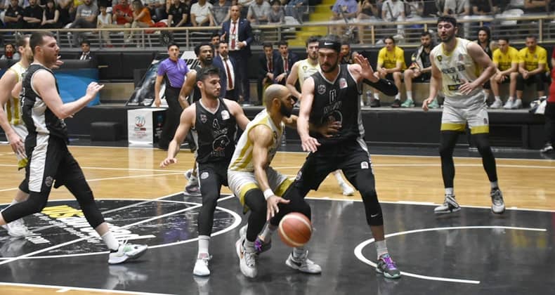 Balıkesir Büyükşehir Belediyespor elendi