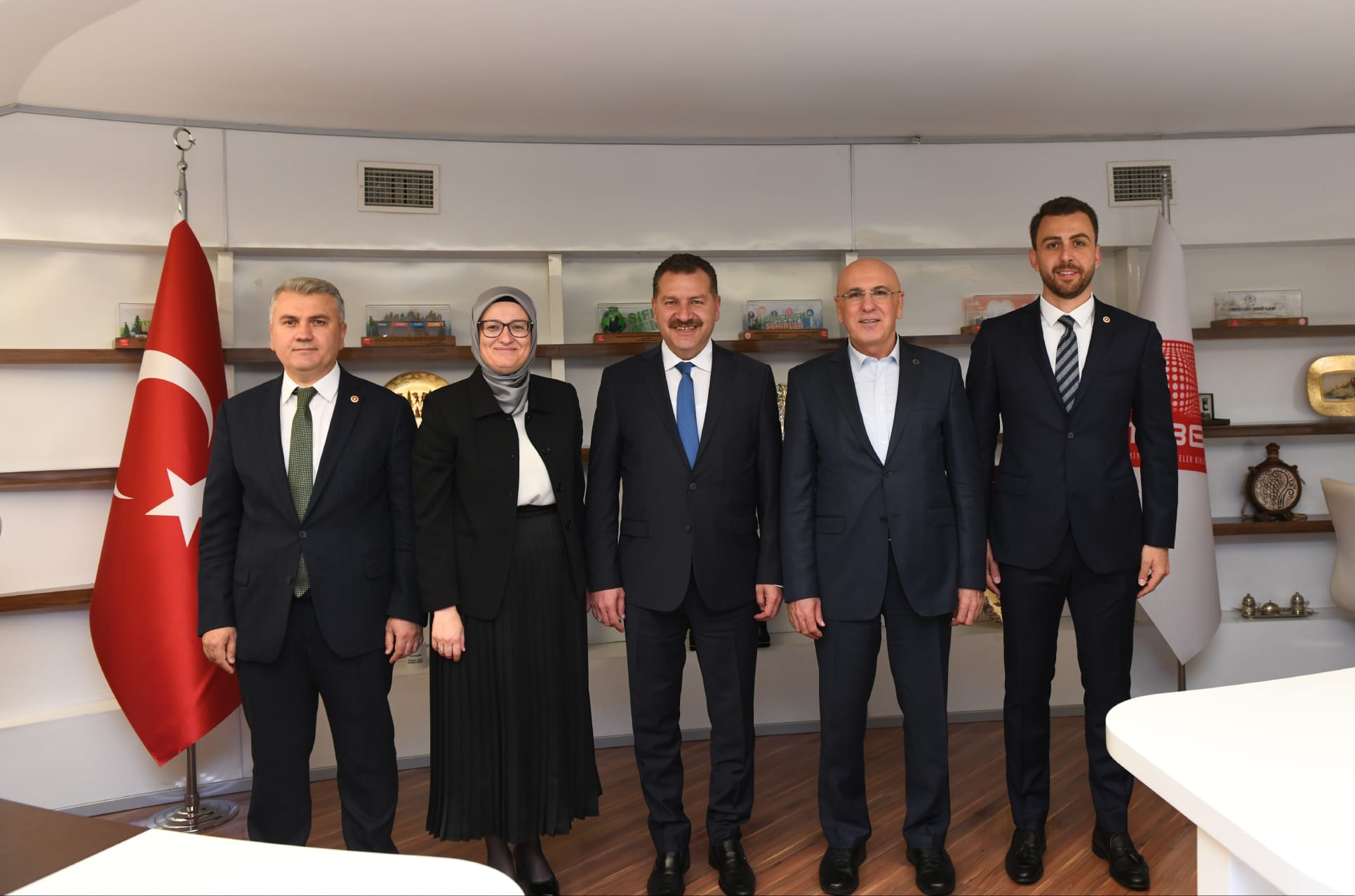 Vekiller Yücel Yılmaz’ı tebrik etti