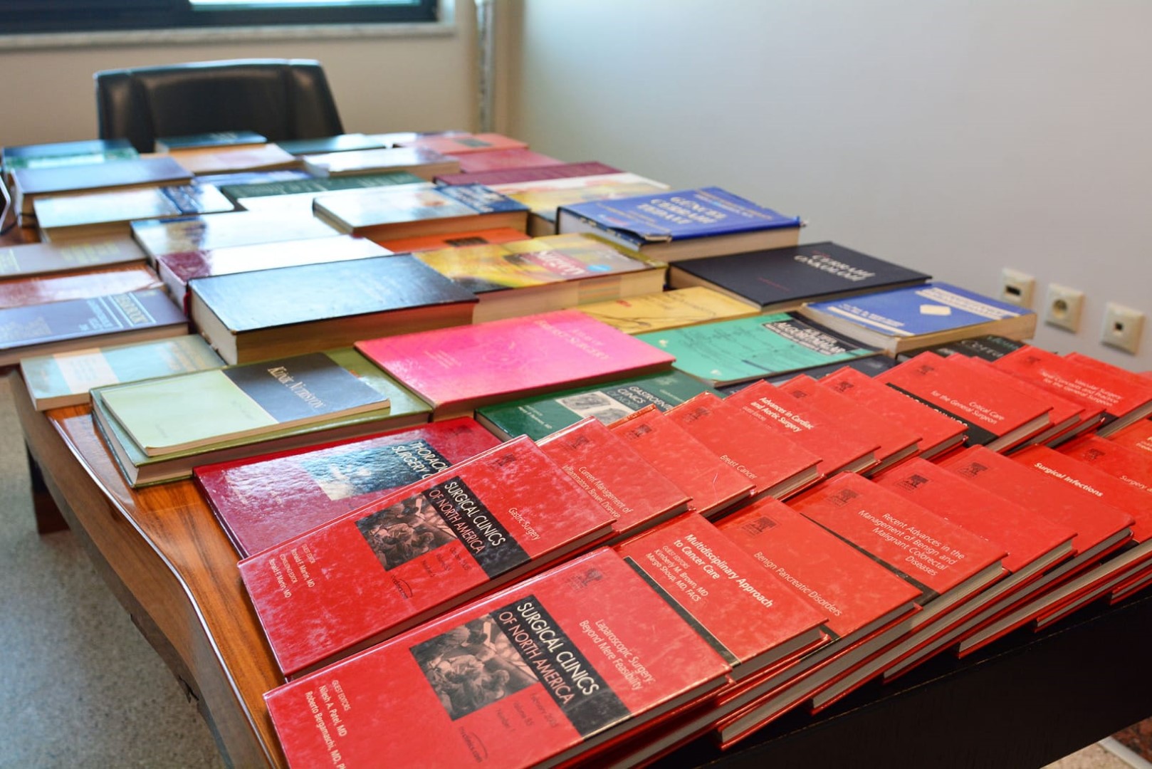 Kitaplarını Üniversiteye Bağışladı 