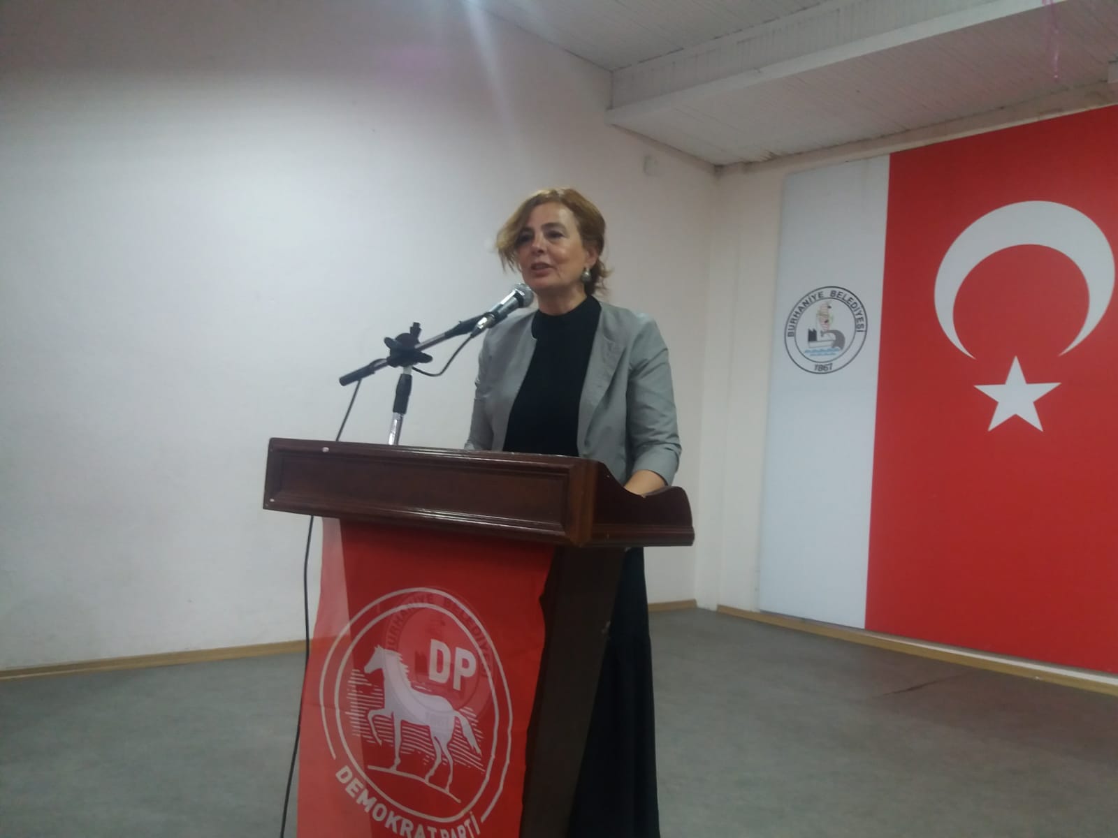 Konser iptaline bir tepki de Gümüşyay’dan