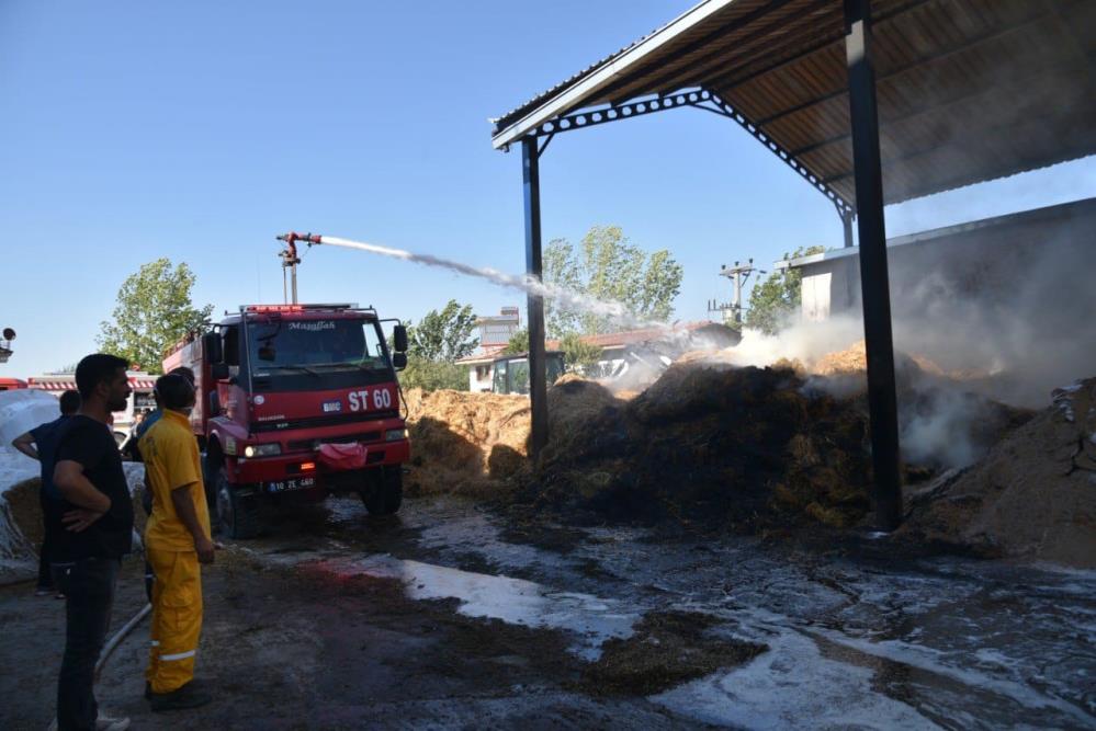 Saman yangını korkuttu