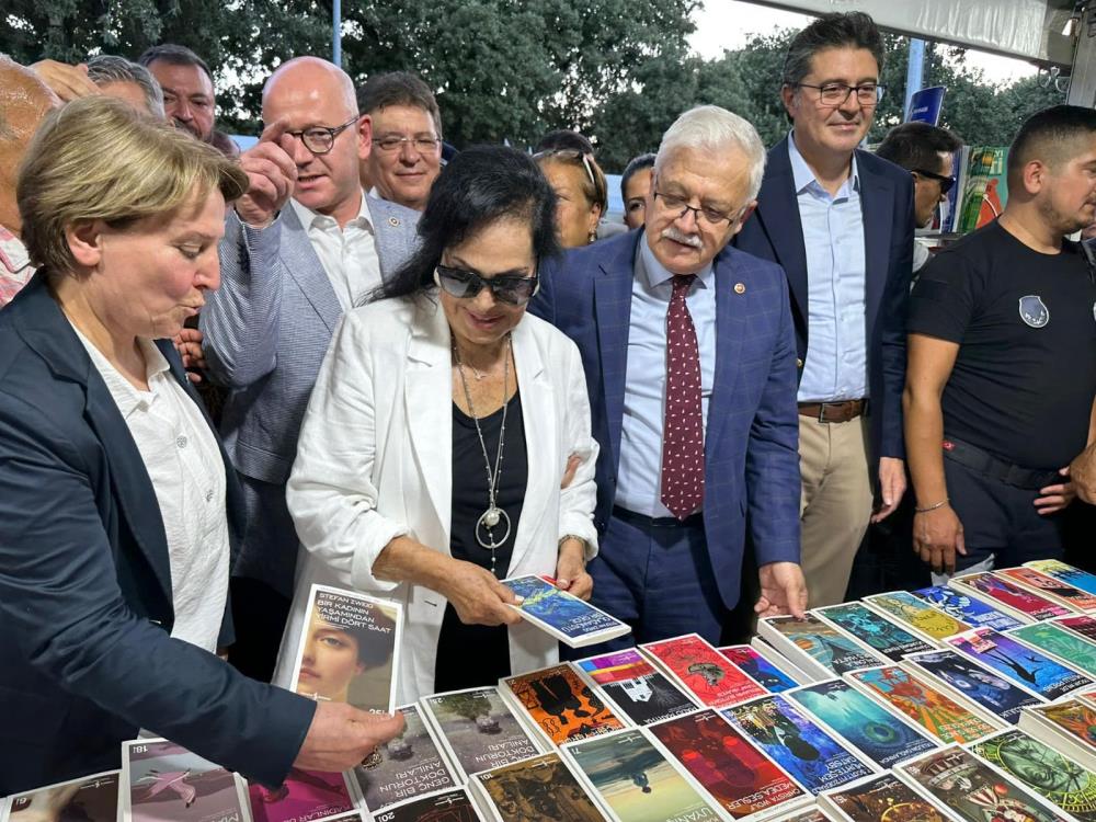 Kitap Fuarı’nda Türkan Şoray rüzgarı esti
