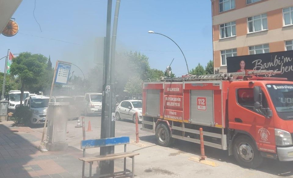 Sıcaklardan dolayı telekom panosunda yangın çıktı