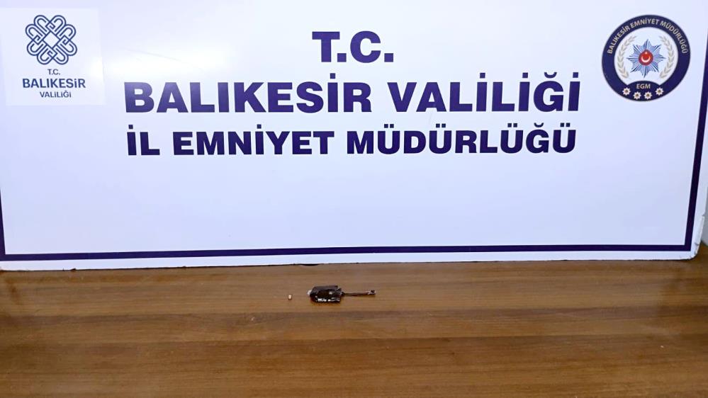  Ehliyet sınavına kopya düzeneği ile girerken yakalandı