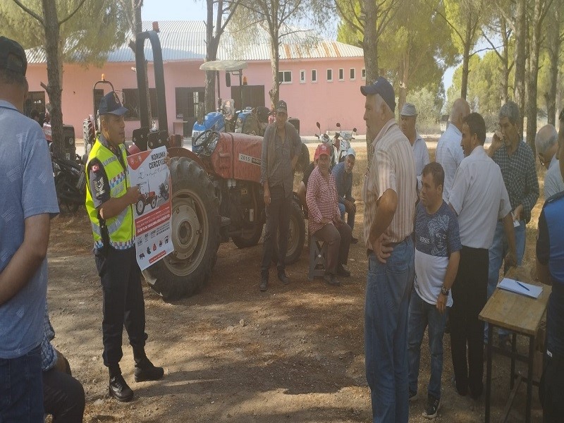 GÖMEÇ'TE JANDARMA EKİPLERİ SEYYAR MUAYENE İSTASYONU KURUP EĞİTİMLER VERDİ