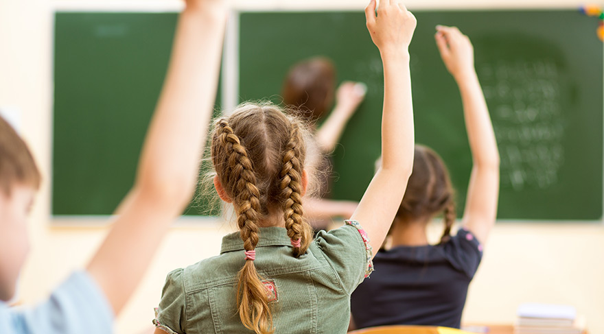 “Kız çocuklarının okullaşmasının önündeki engel karma eğitim değildir”