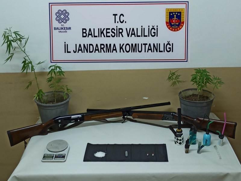 JANDARMADAN UYUŞTURUCU MADDE İMAL VE TİCARETİNE EŞ ZAMANLI OPERASYON
