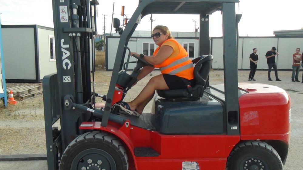 Bu kadınlar forklift operatörü