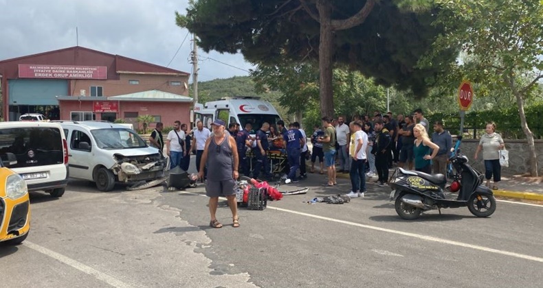 ERDEK'TE OTOMOBİL İLE MOTOSİKLET ÇARPIŞTI: 1 YARALI