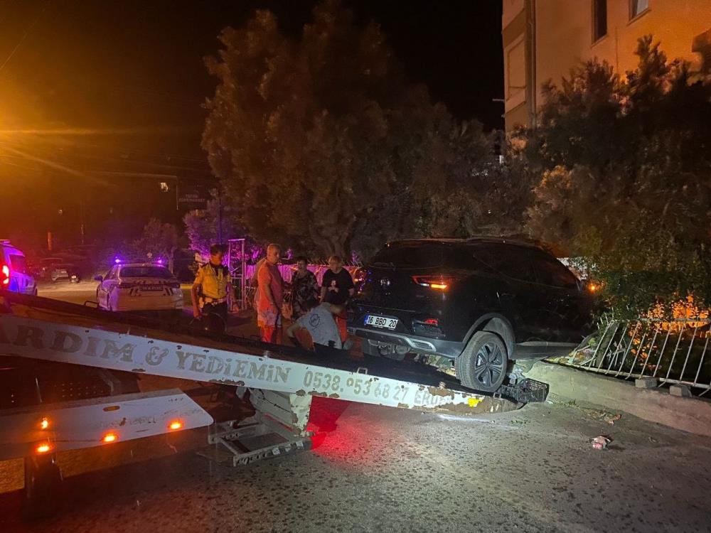 Otomobil siteye girdi